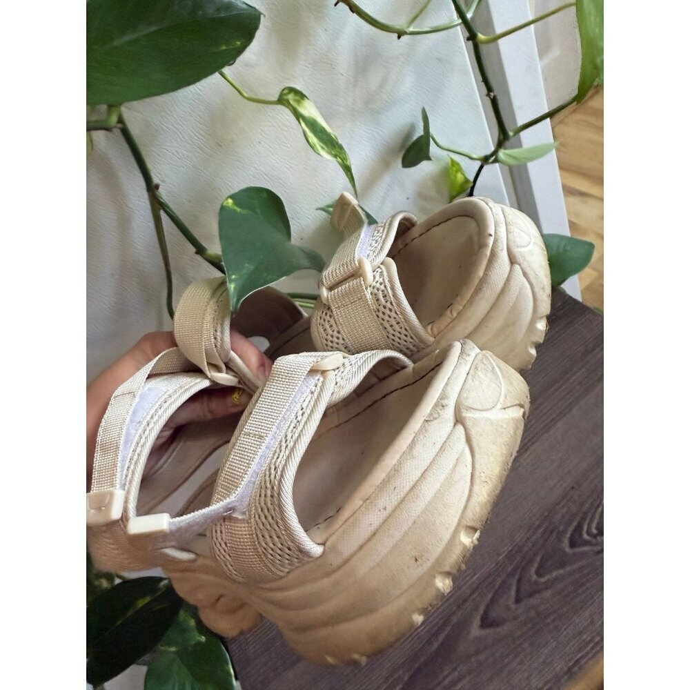 Women’s size 8/9 white Velcro sandals - Picture 10 of 10